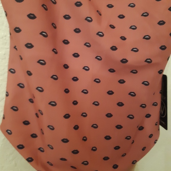 Bathing suit 1 piece kiss lips - Picture 7 of 7